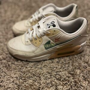 Women’s Nike sneaker